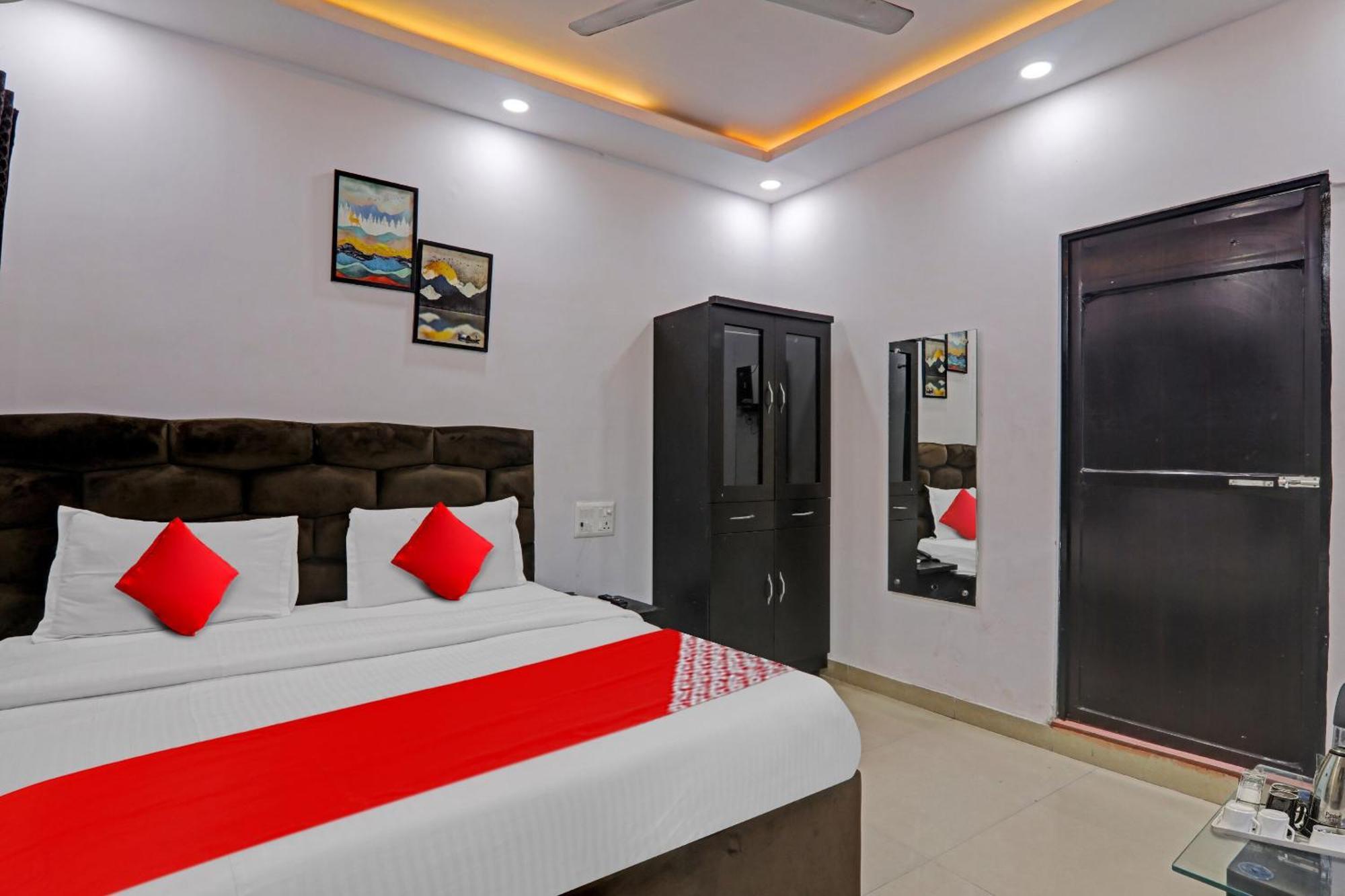 Oyo Flagship 81064 Chaudhary In Hotel Gorakhpur Ngoại thất bức ảnh